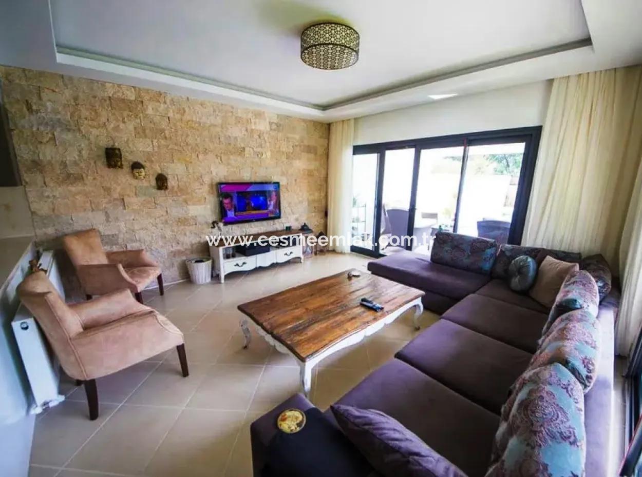 Villa Mit Pool Zu Vermieten Im August Ganz In Der Nähe Von Ayayorgi In Çeşme