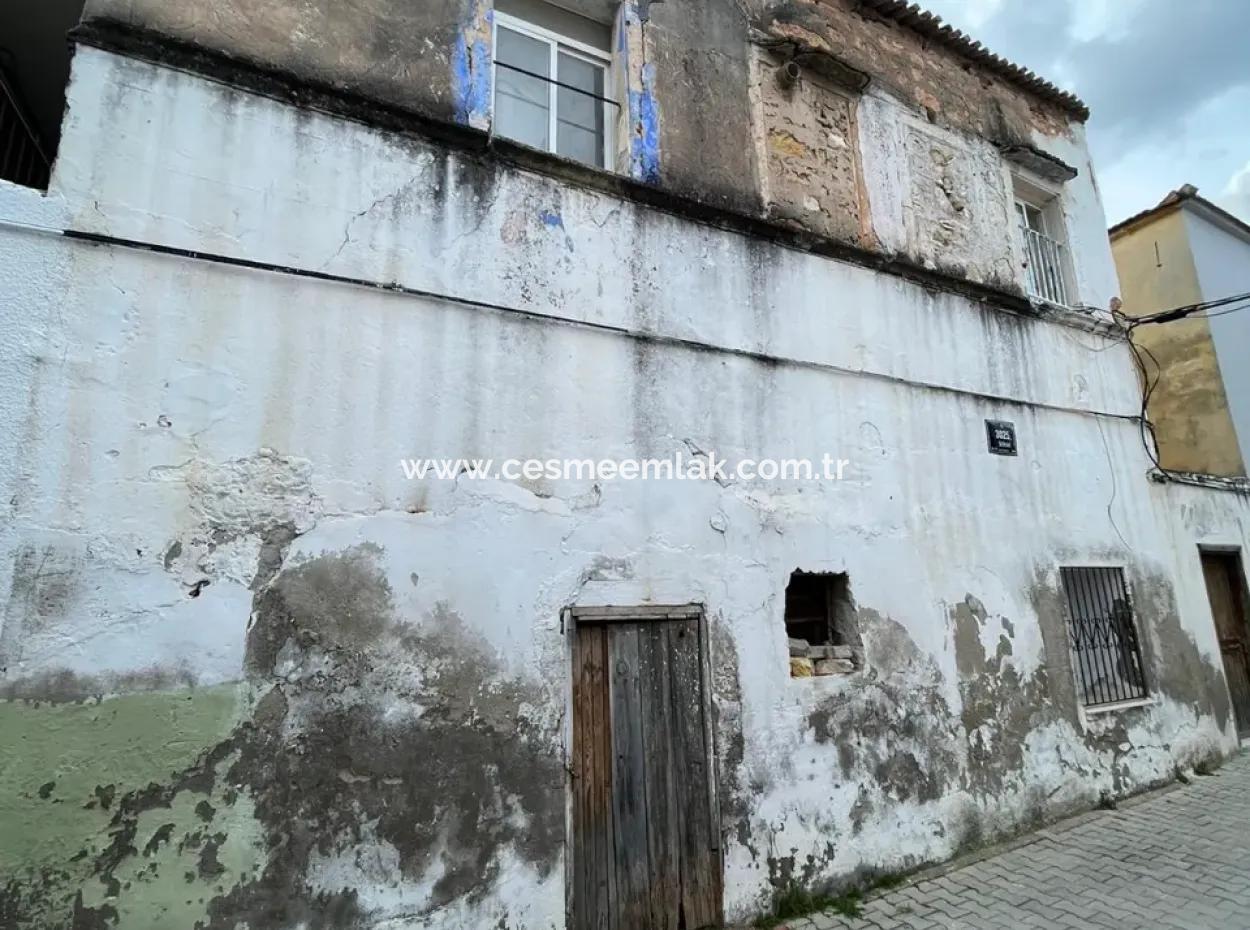 Altes Steinhaus Ganz In Der Nähe Des Rades Im Zentrum Von Cesme