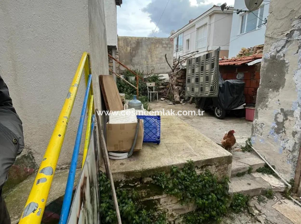 Altes Steinhaus Ganz In Der Nähe Des Rades Im Zentrum Von Cesme