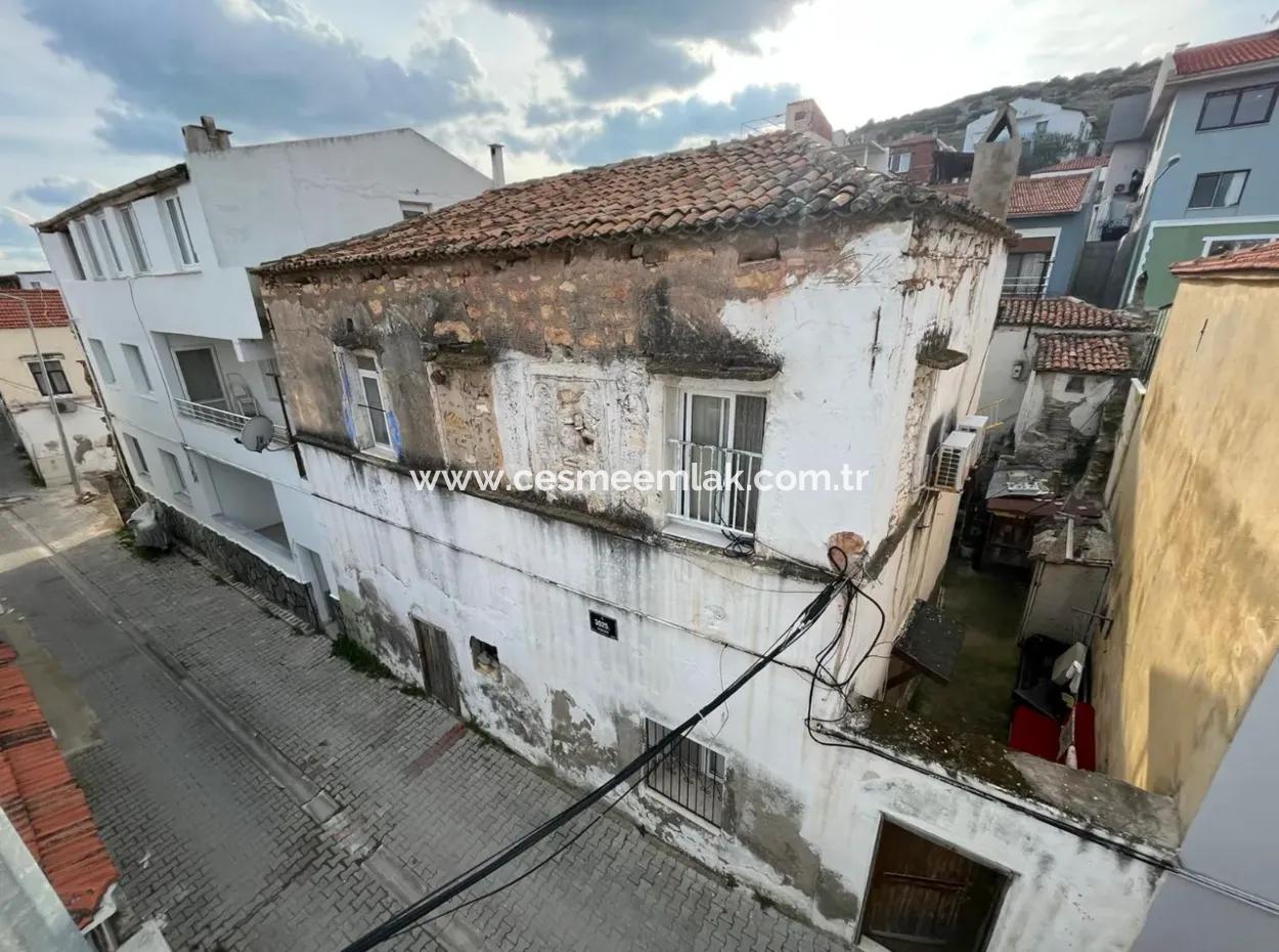 Altes Steinhaus Ganz In Der Nähe Des Rades Im Zentrum Von Cesme