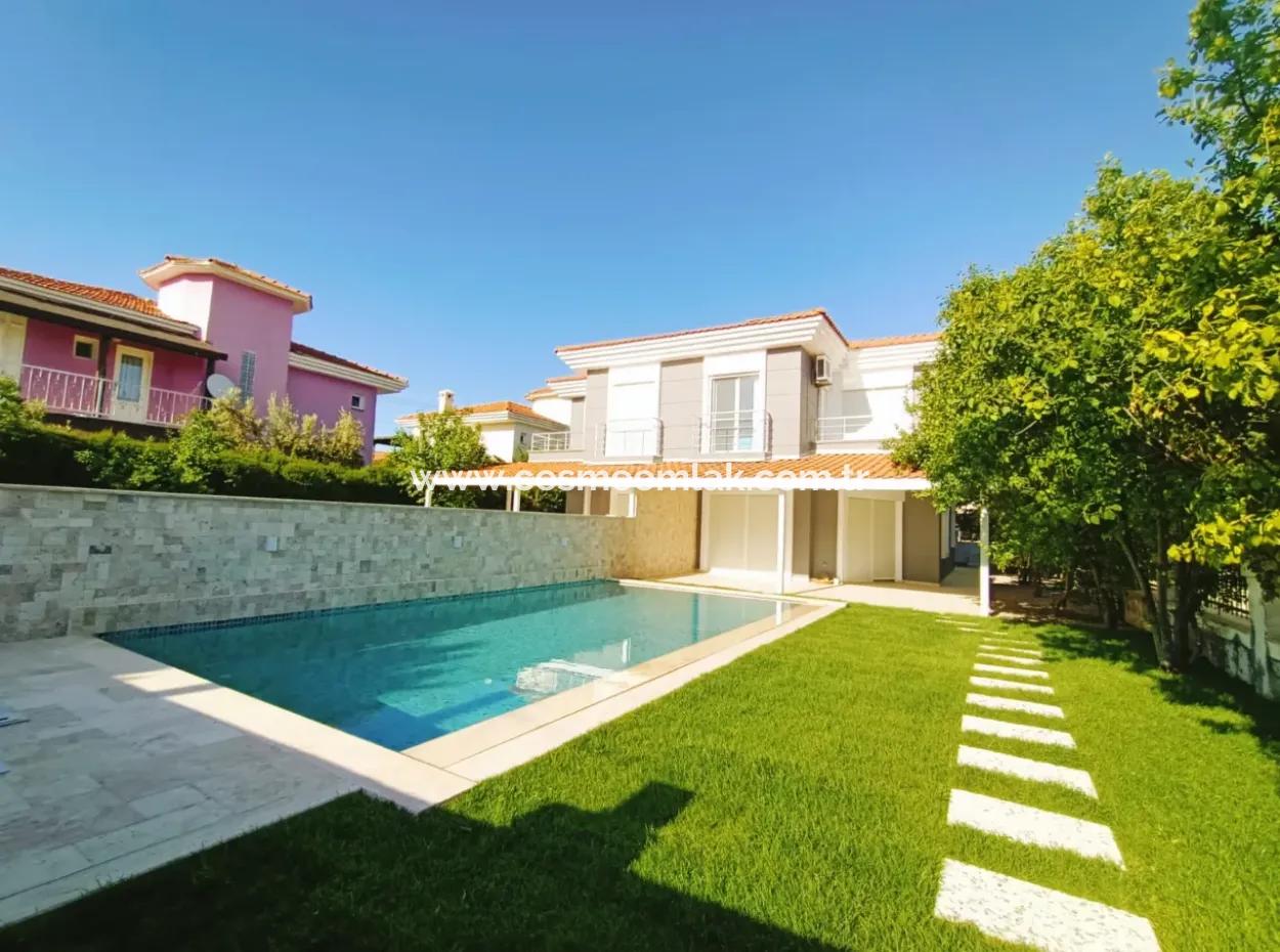 Alacati Çamlik Road Monatliche Miete Pool 4 1 Villa