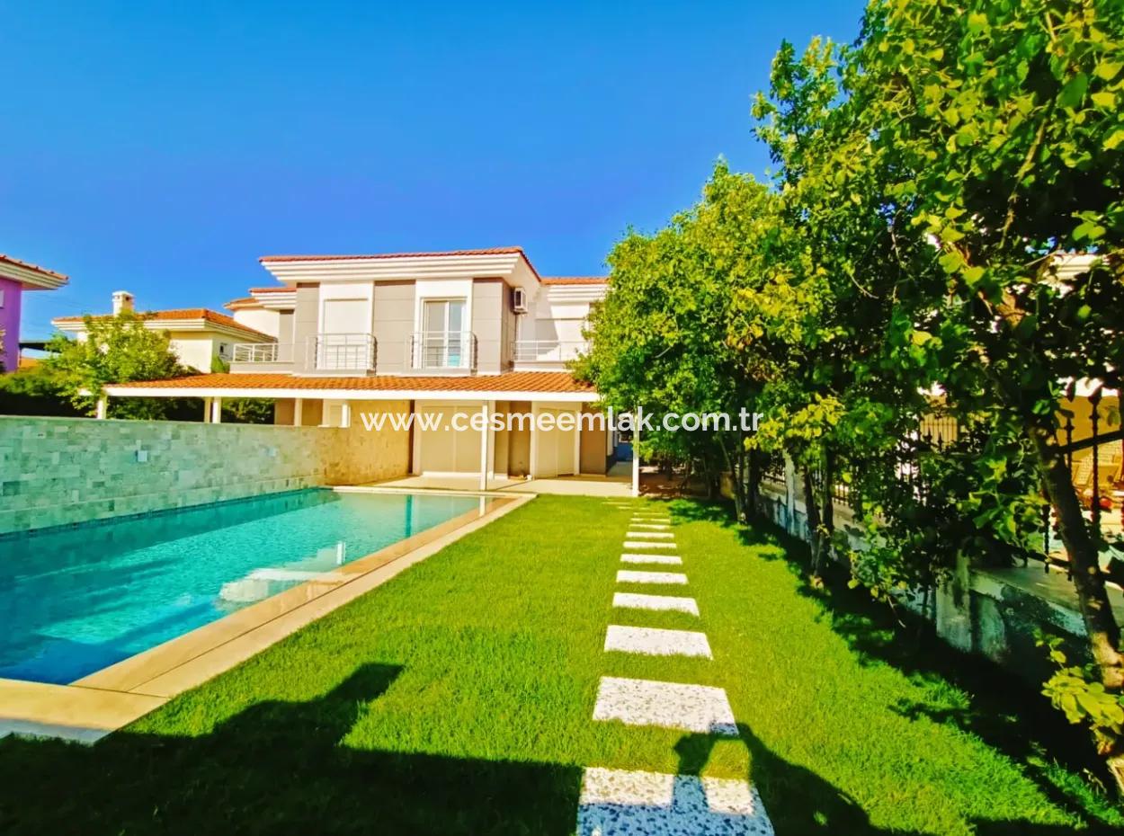 Alacati Çamlik Road Monatliche Miete Pool 4 1 Villa