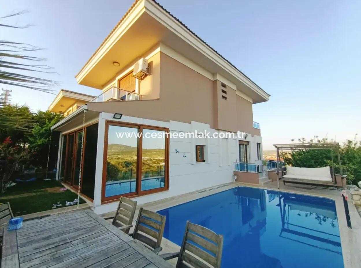 Saisonale Villa Zur Miete Mit Freistehendem Pool In Cesme Alacati