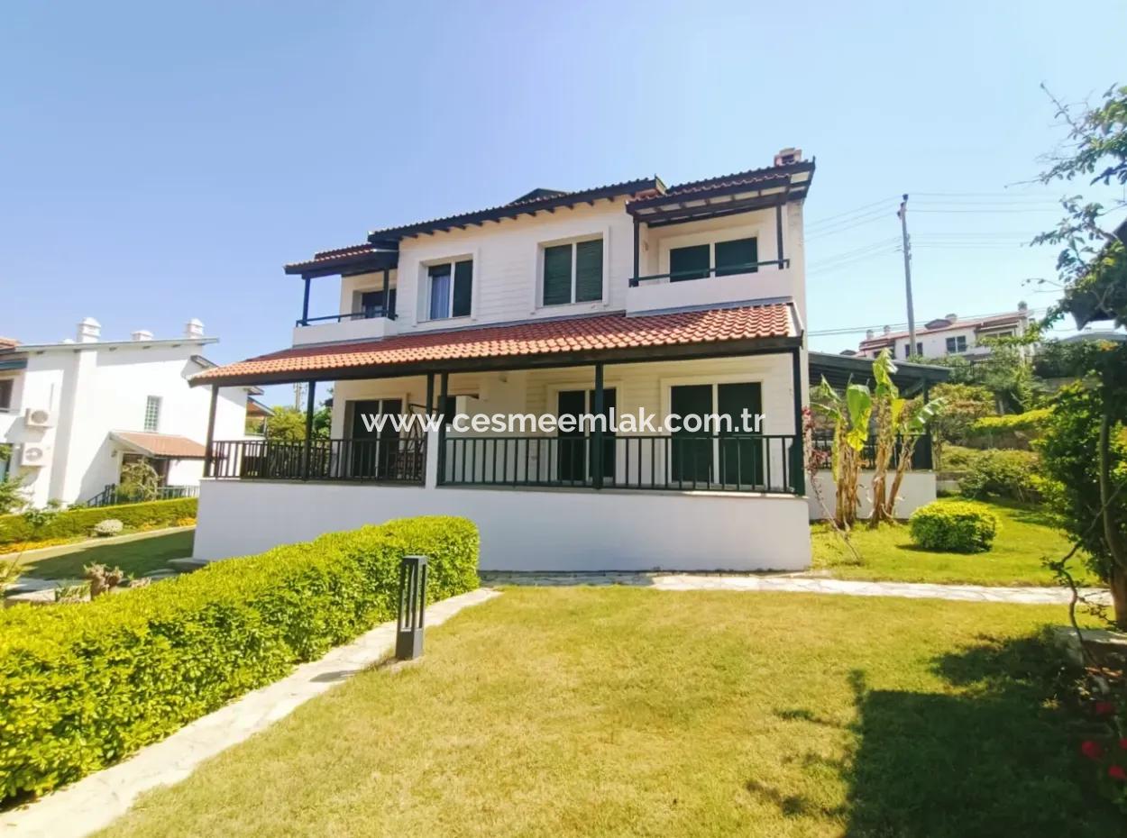 Monatsmiete Villa Mit Gemeinschaftspool In Der Nähe Des Strandes Von Çeşme Boyalik