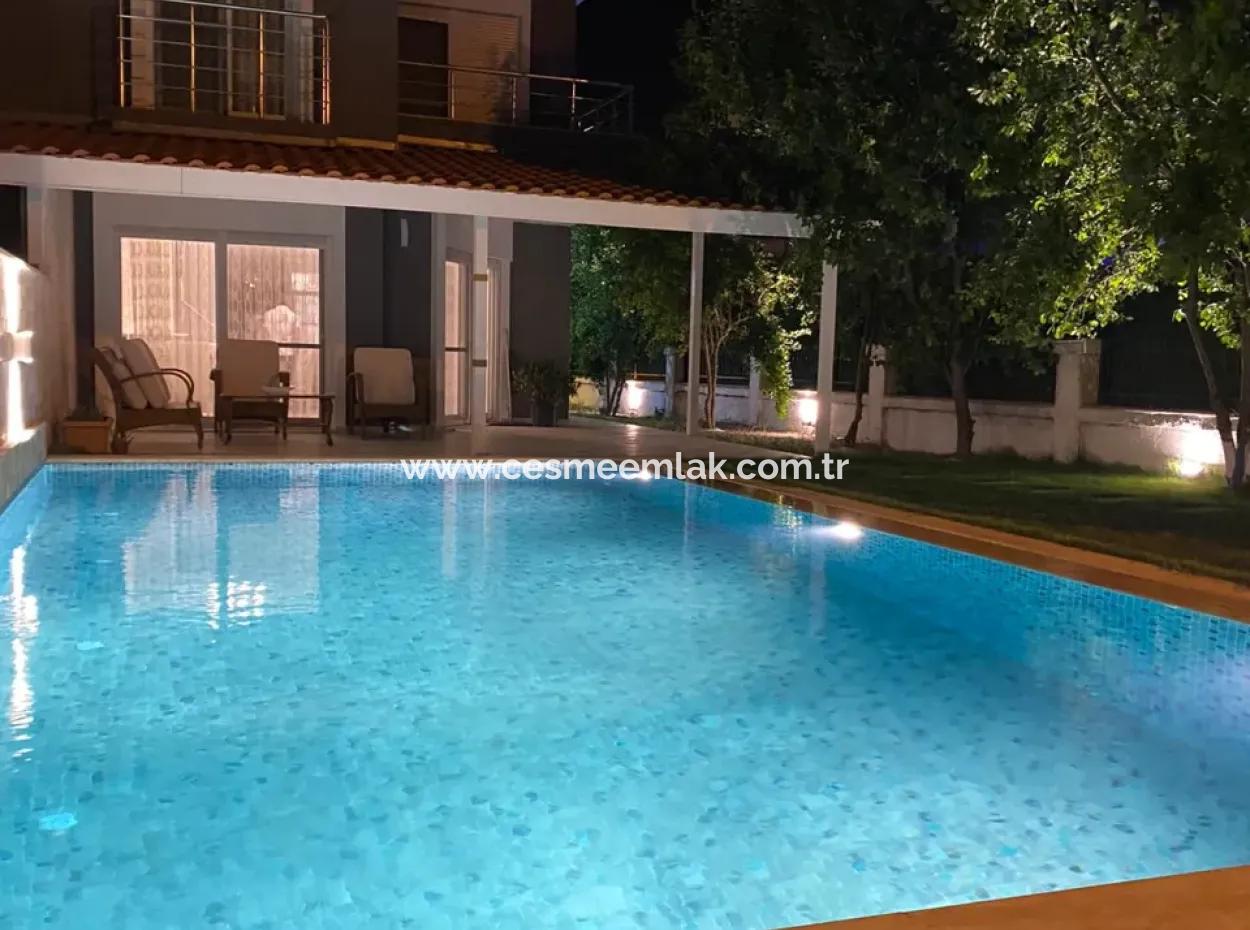 Alacati Çamlik Road Monatliche Miete Pool 4 1 Villa