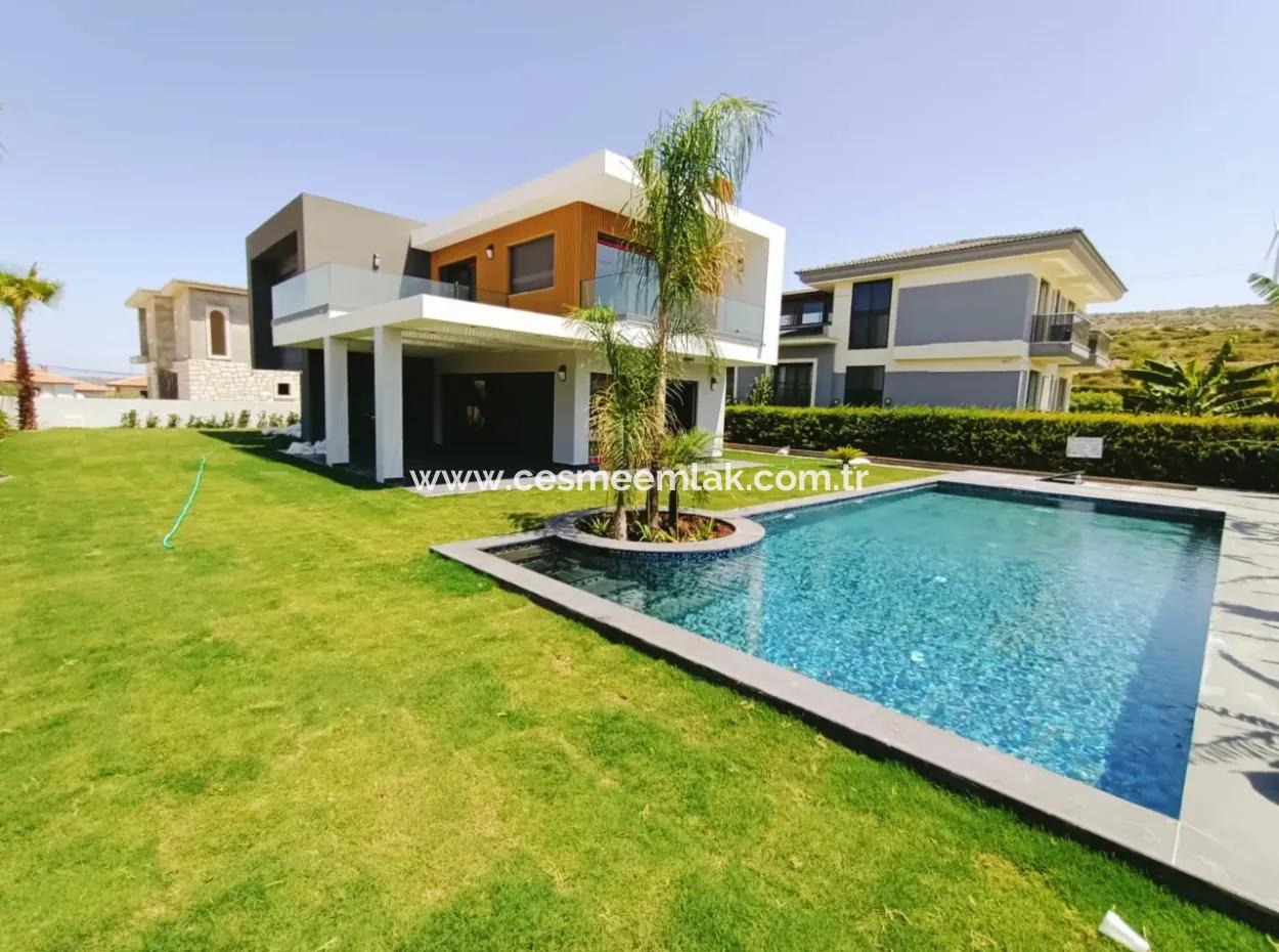 Ultra Luxuriöse Villa Mit Freistehendem Pool In Çeşme Fenerburnu