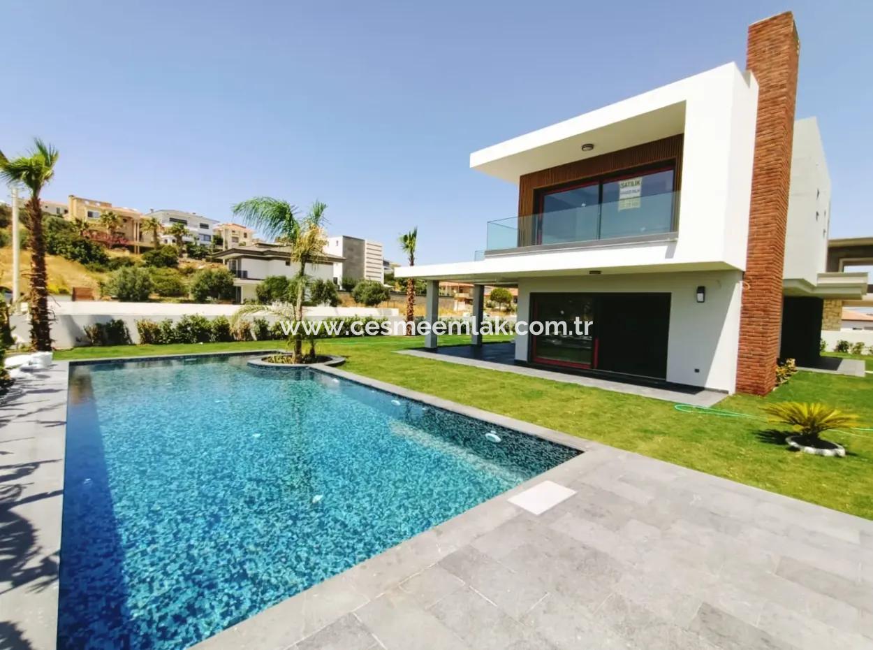 Ultra Luxuriöse Villa Mit Freistehendem Pool In Çeşme Fenerburnu