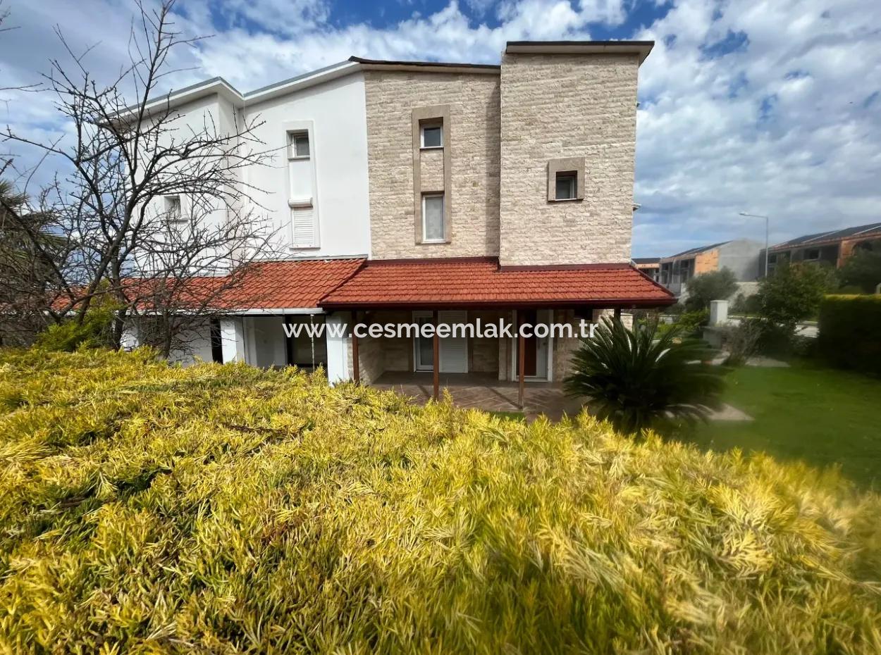 4 1 Villa Zum Verkauf Mit Garten In Çeşme Dalyan