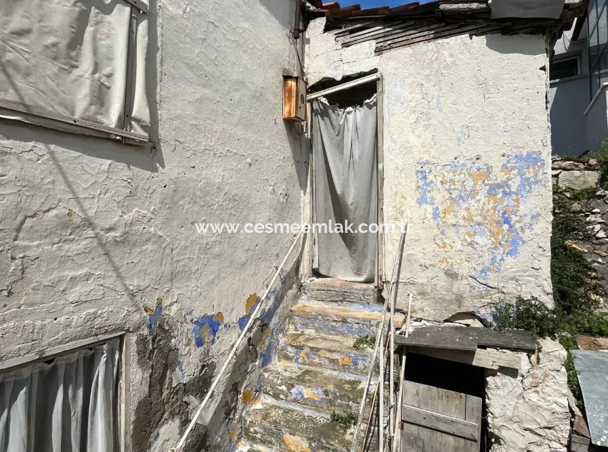 Altes Steinhaus Ganz In Der Nähe Des Rades Im Zentrum Von Cesme