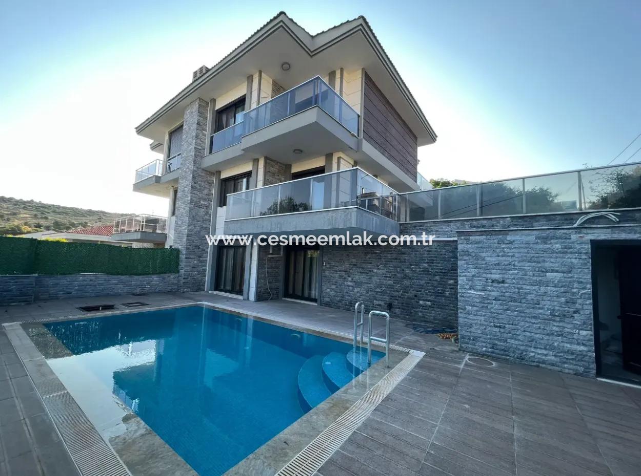Triplex Villa Mit Freistehendem Pool Zur Jahresmiete Im Zentrum Von Cesme