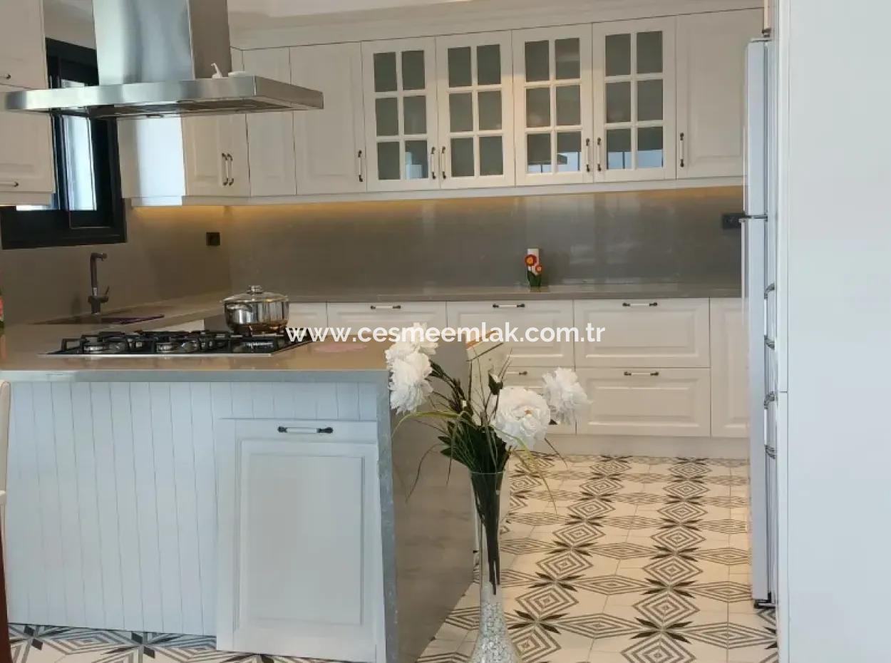 Zu Verkaufen In Cesme Ovacik 6 2 Luxuriöse Freistehende Villa Mit Modernem Pool