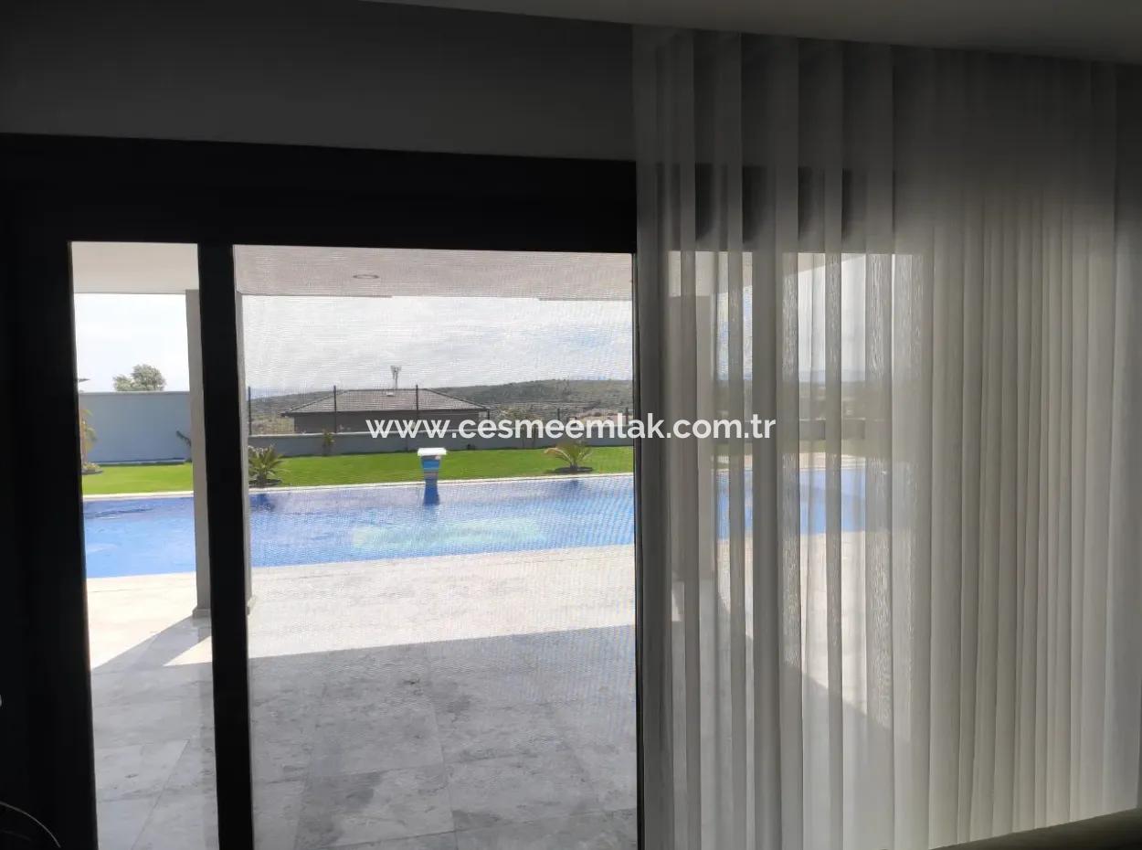 Zu Verkaufen In Cesme Ovacik 6 2 Luxuriöse Freistehende Villa Mit Modernem Pool