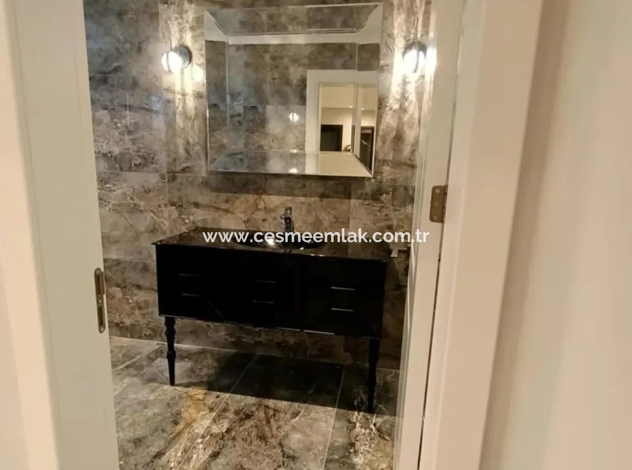 Zu Verkaufen In Cesme Ovacik 6 2 Luxuriöse Freistehende Villa Mit Modernem Pool
