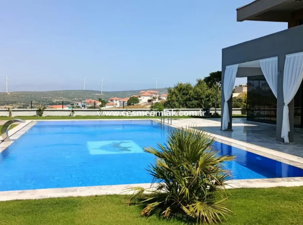 Zu Verkaufen In Cesme Ovacik 6 2 Luxuriöse Freistehende Villa Mit Modernem Pool