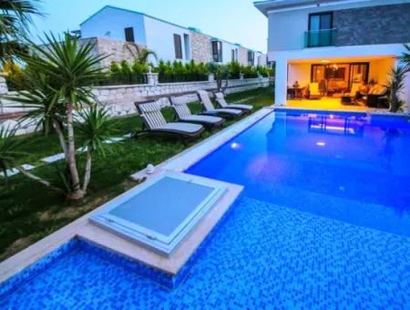 Villa Mit Pool Zu Vermieten Im August Ganz In Der Nähe Von Ayayorgi In Çeşme