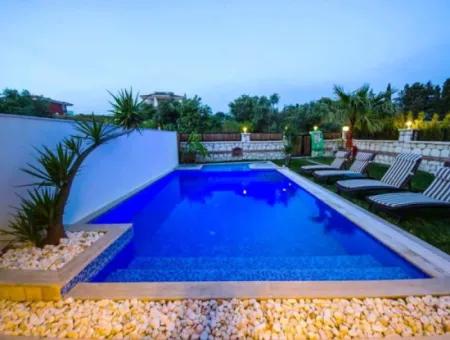 Villa Mit Pool Zu Vermieten Im August Ganz In Der Nähe Von Ayayorgi In Çeşme