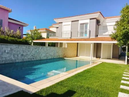 Alacati Çamlik Road Monatliche Miete Pool 4 1 Villa