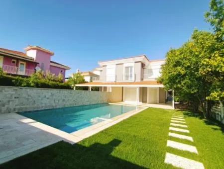 Alacati Çamlik Road Monatliche Miete Pool 4 1 Villa