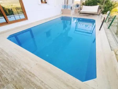 Saisonale Villa Zur Miete Mit Freistehendem Pool In Cesme Alacati