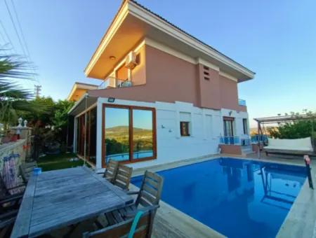 Saisonale Villa Zur Miete Mit Freistehendem Pool In Cesme Alacati