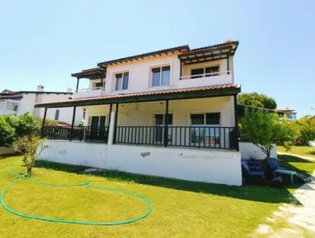 Monatsmiete Villa Mit Gemeinschaftspool In Der Nähe Des Strandes Von Çeşme Boyalik