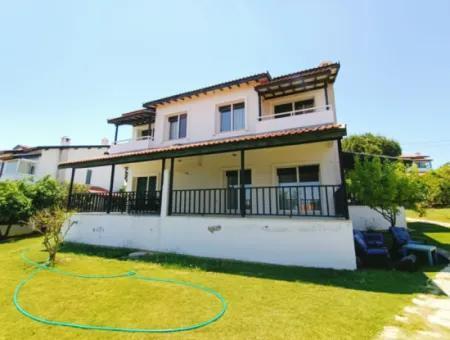 Monatsmiete Villa Mit Gemeinschaftspool In Der Nähe Des Strandes Von Çeşme Boyalik