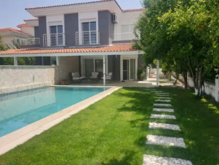 Alacati Çamlik Road Monatliche Miete Pool 4 1 Villa