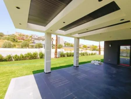 Ultra Luxuriöse Villa Mit Freistehendem Pool In Çeşme Fenerburnu