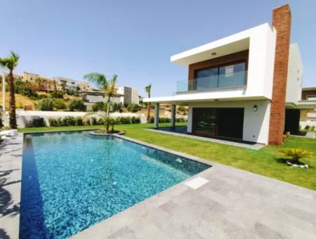 Ultra Luxuriöse Villa Mit Freistehendem Pool In Çeşme Fenerburnu