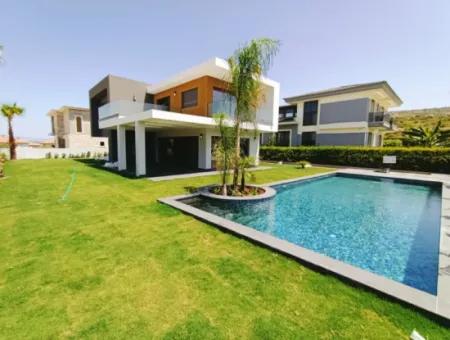 Ultra Luxuriöse Villa Mit Freistehendem Pool In Çeşme Fenerburnu