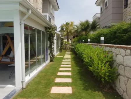 Villa Mit Freistehendem Pool Zu Verkaufen In Çeşme Alacati