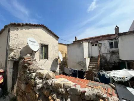 Altes Steinhaus Ganz In Der Nähe Des Rades Im Zentrum Von Cesme