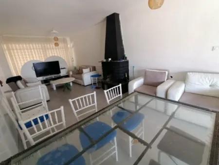 Villa Mit Gemeinschaftspool Zur Saisonmiete In Çeşme Pashalimani