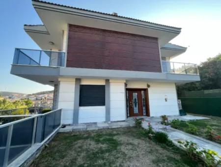 Triplex Villa Mit Freistehendem Pool Zur Jahresmiete Im Zentrum Von Cesme