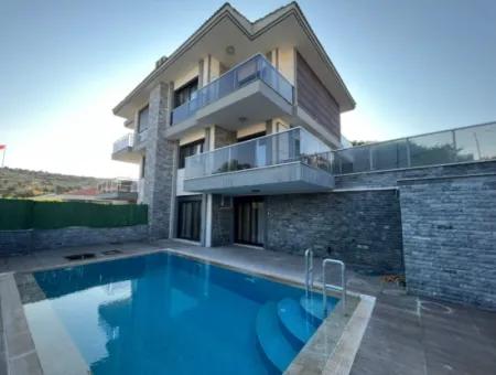 Triplex Villa Mit Freistehendem Pool Zur Jahresmiete Im Zentrum Von Cesme