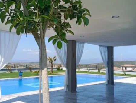 Zu Verkaufen In Cesme Ovacik 6 2 Luxuriöse Freistehende Villa Mit Modernem Pool