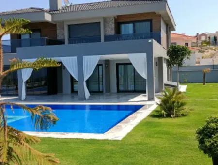 Zu Verkaufen In Cesme Ovacik 6 2 Luxuriöse Freistehende Villa Mit Modernem Pool