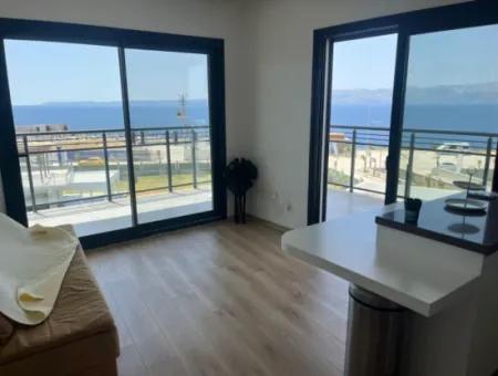 Volles Meer Manz Bei Çeşme Ayasaranda. 2-In-1-Residenzwohnung Mit Terrasse