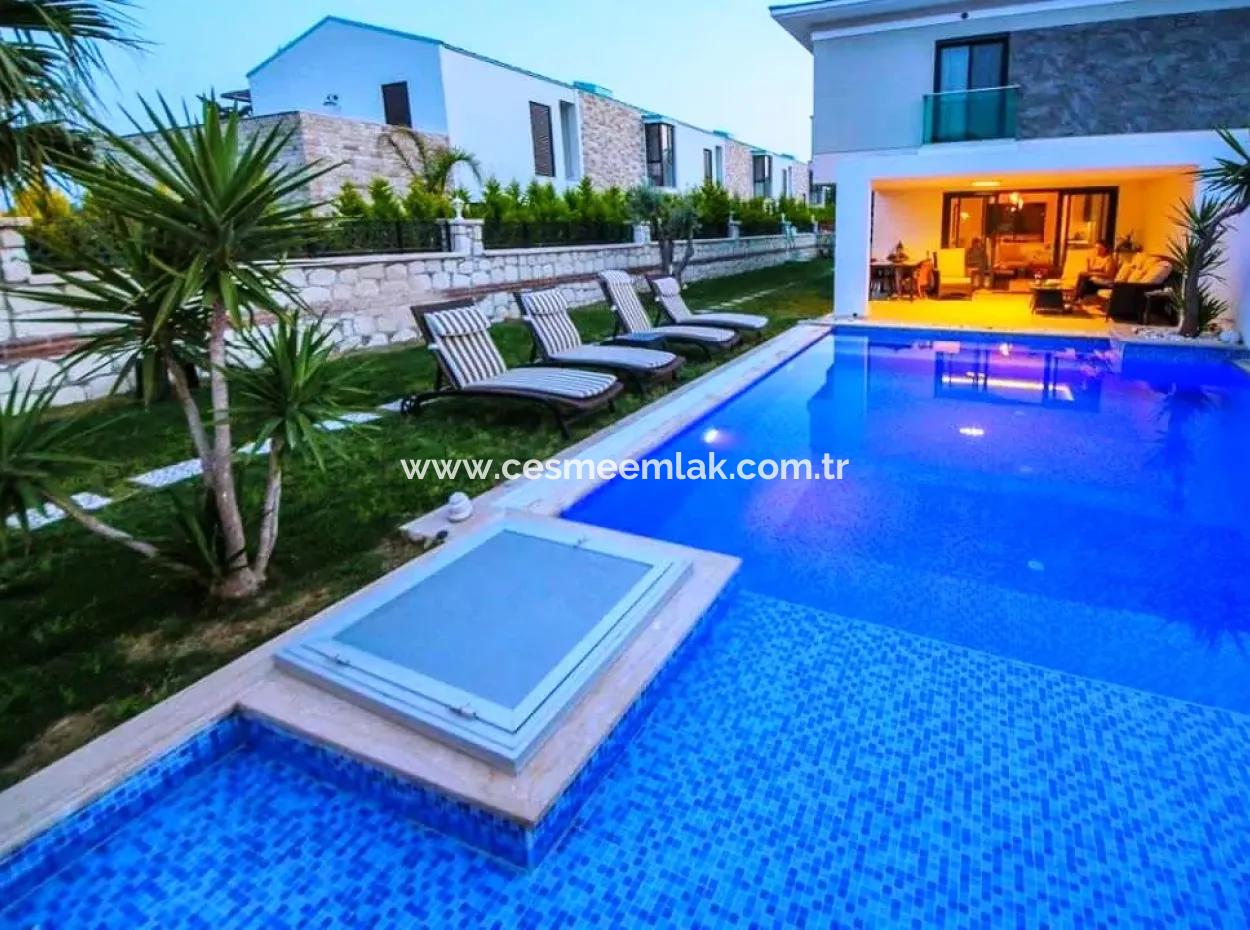 Villa With Pool For Rent In August Very Close To Ayayorgi In Çeşme