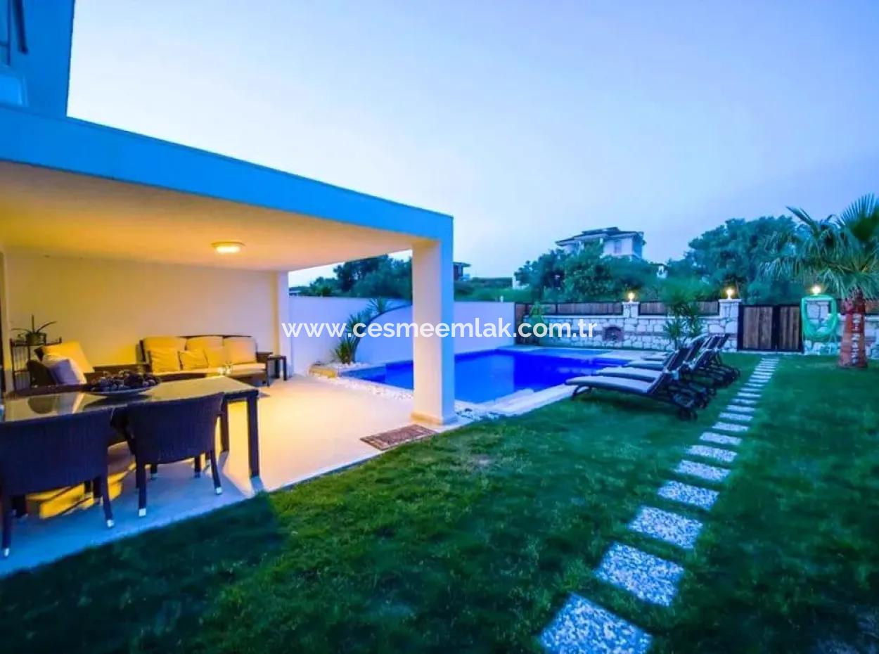 Villa With Pool For Rent In August Very Close To Ayayorgi In Çeşme