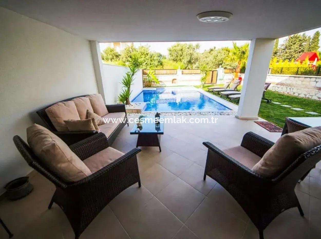 Villa With Pool For Rent In August Very Close To Ayayorgi In Çeşme