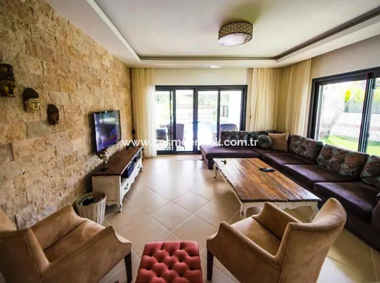 Villa With Pool For Rent In August Very Close To Ayayorgi In Çeşme