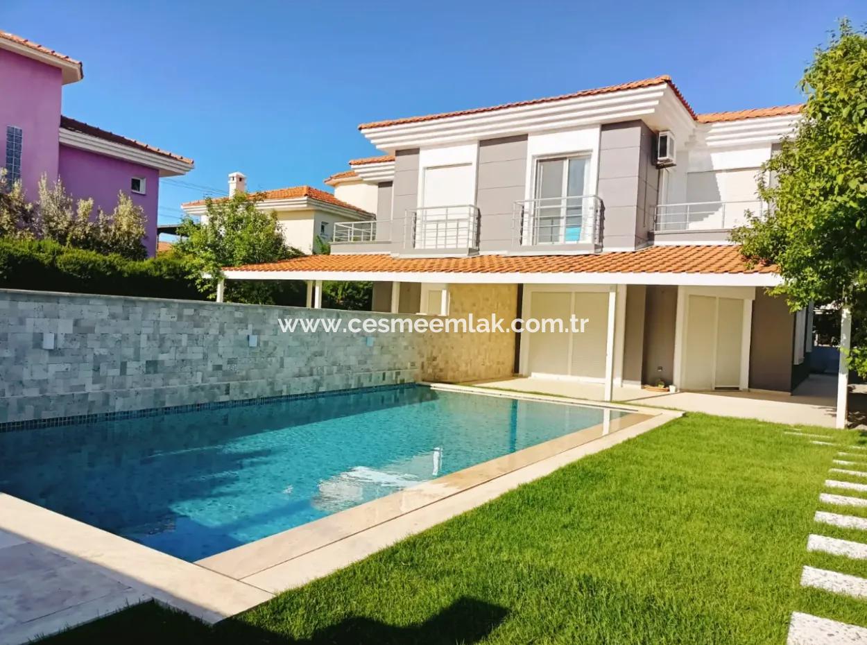 Alacati Çamlik Road Monthly Rental Pool 4 1 Villa