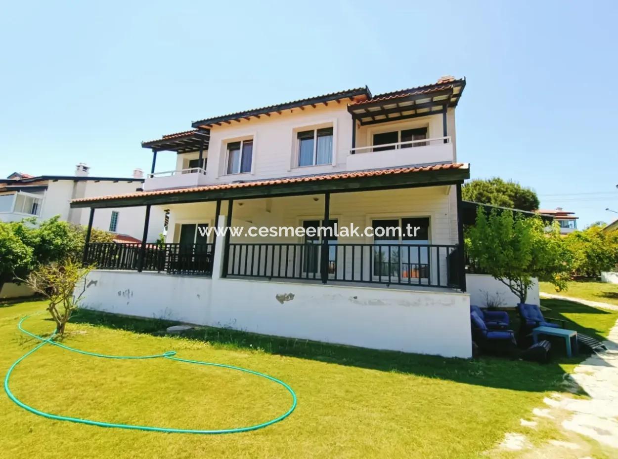 Monthly Rental Villa With Shared Pool Close To Çeşme Boyalik Beach