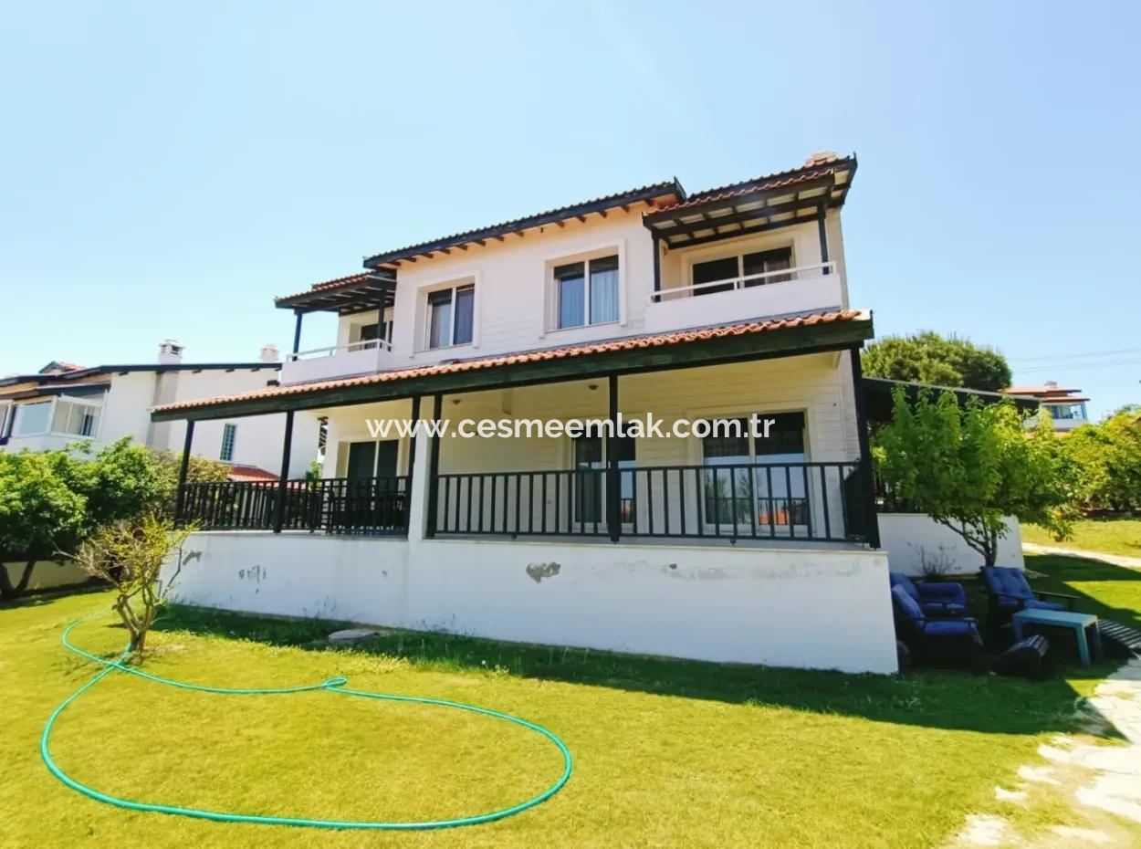 Monthly Rental Villa With Shared Pool Close To Çeşme Boyalik Beach