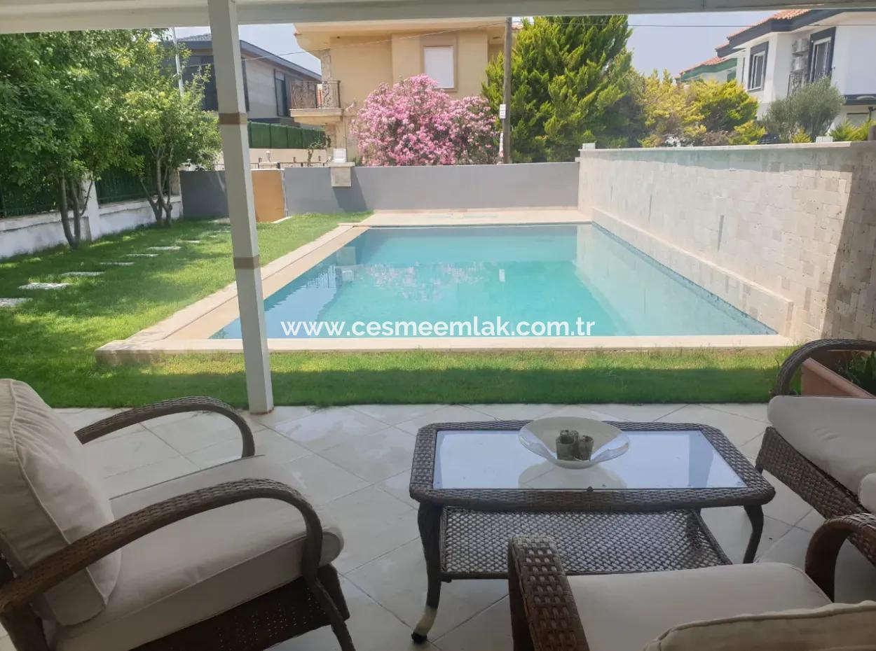 Alacati Çamlik Road Monthly Rental Pool 4 1 Villa