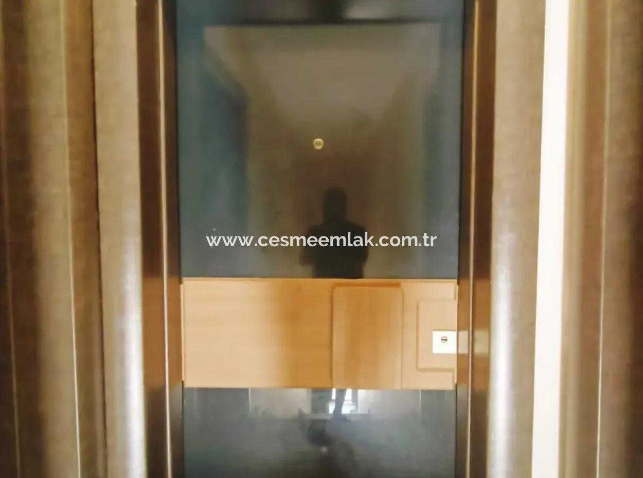 Apartment For Sale In Çeşme Ilicada Walking Distance To The Sea