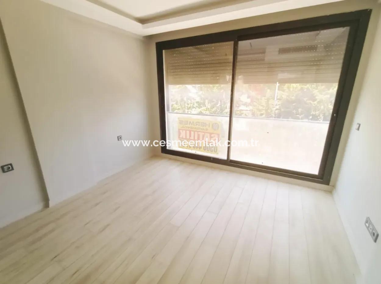 Apartment For Sale In Çeşme Ilicada Walking Distance To The Sea