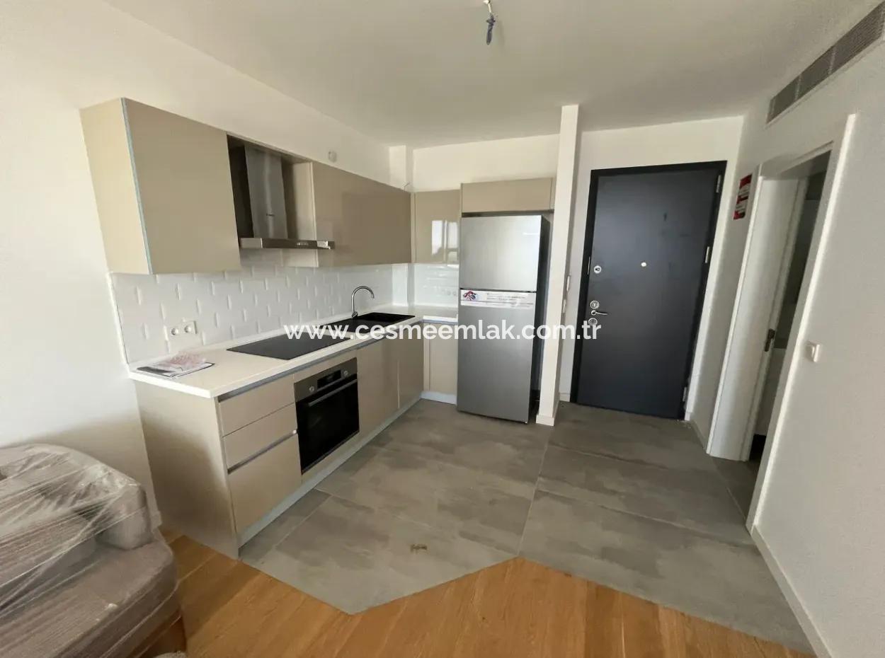 Deniz Manz In Çeşme Ayasaranda Deposit. Garden For Sale 1 1 Apartment