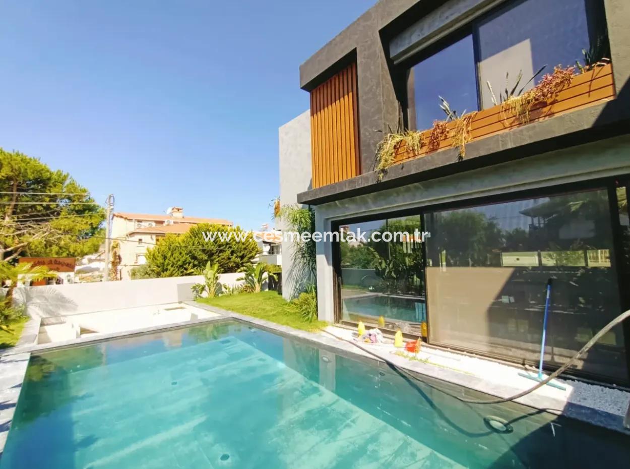 Zero Villa With Single Detached Pool For Sale In Çeşme Alacati